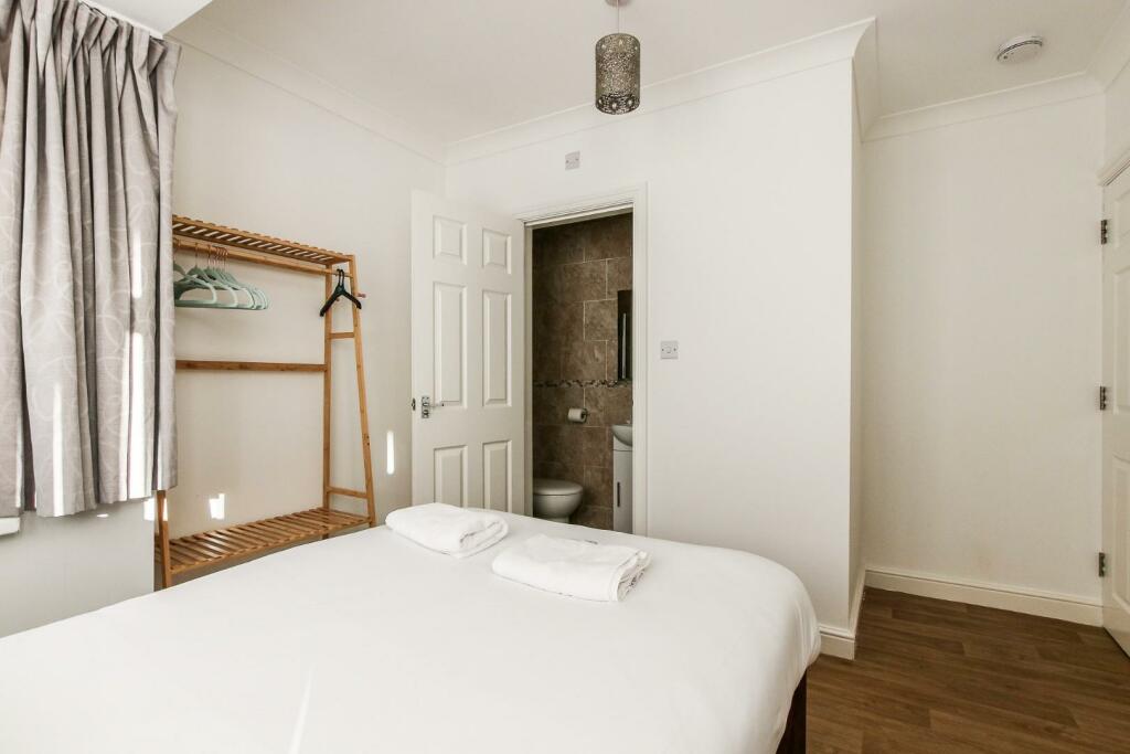 Second ensuite bedroom